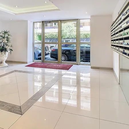 Beau 2 Pieces Proche Croisette Avec Parking 211 * カンヌ