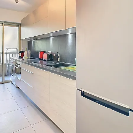 Beau 2 Pieces Proche Croisette Avec Parking 211 カンヌ